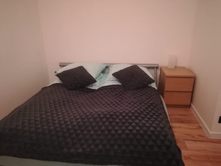 łóżko małżeńskie