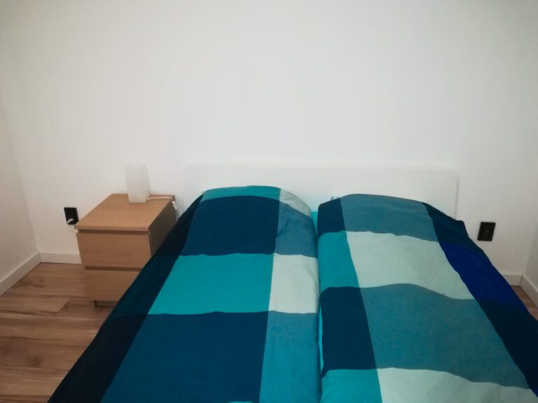 łóżko małżeńskie